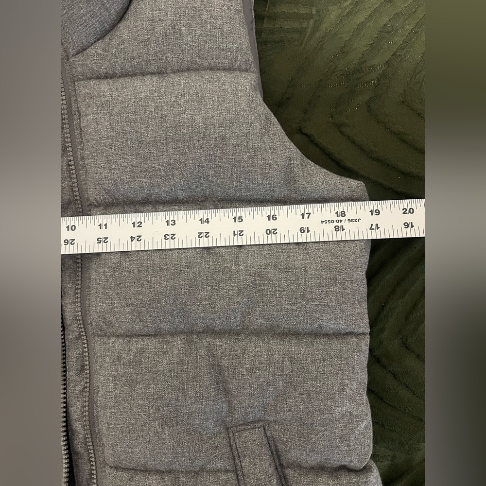 Old Navy gray puffer vest size XS EUC - Picture 4 of 7